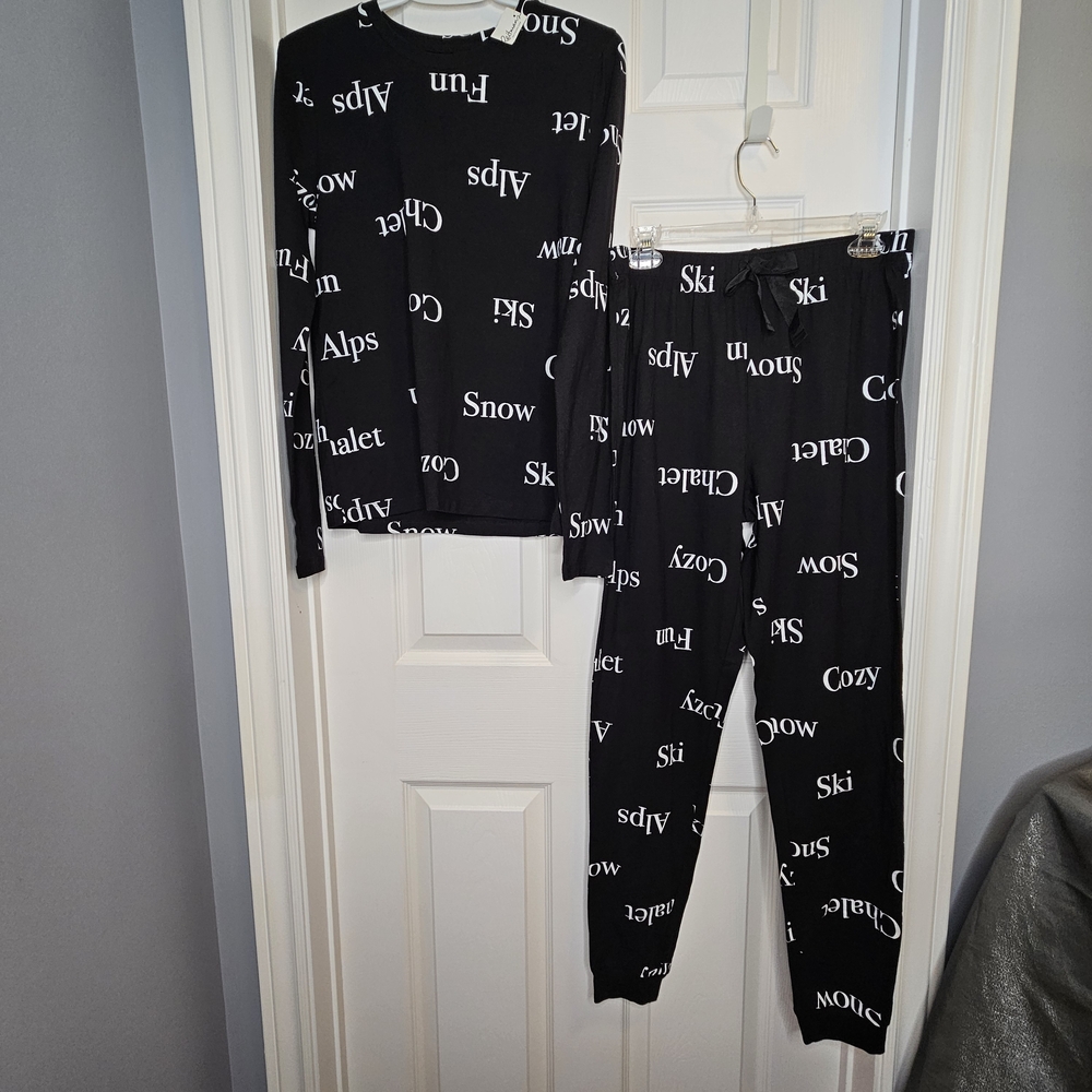NWT Reitmans Women's Winter Print Pajamas Black White Cotton Pajama Set Size S